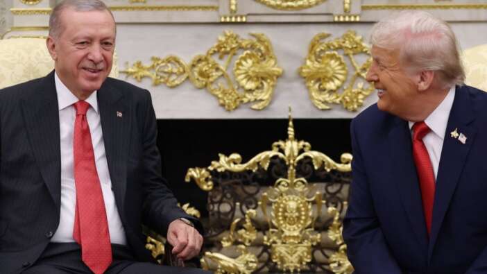 Sıcak mesajlar, sıkı pazarlık! Erdoğan, 6 yıl sonra  Beyaz Saray'da övgülerle karşılandı... Erdoğan-Trump görüşmesi manşetlerde!