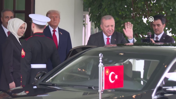 Trump’tan Erdoğan’a sıcak veda! Kapıya kadar uğurladı! Toplantı sonunda Trump'tan dikkat çeken yorum: "Harika"