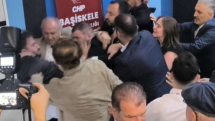 CHP’de gerginlik bitmiyor: Kocaeli Başiskele ilçe kongresi savaş alanına döndü! Tekme ve yumruklar havada uçuştu