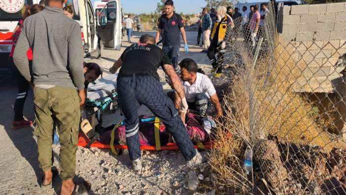 Mersin’de feci kaza! Tarım işçilerini taşıyan minibüs TIR’a çarptı: 3 ölü 16 yaralı