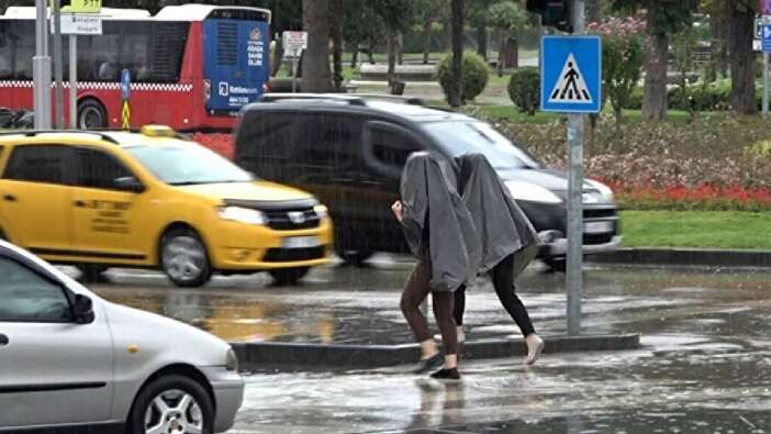 Sel ve su baskınına dikkat İstanbul ve 16 İçin sarı kodlu yağış