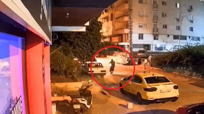 Yüzü kapalı şüpheli iş yerini ateşe tuttu, patenle kaçtı