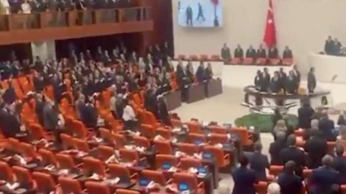 TBMM açılışında dikkat çeken an: DEM Parti bu yıl Cumhurbaşkanı Erdoğan’ı ayakta karşıladı!