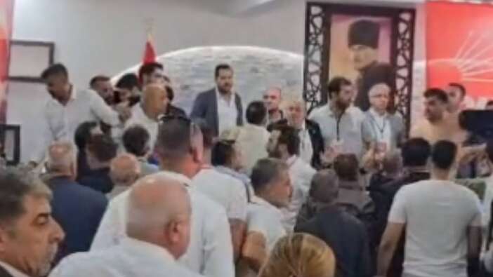 Kongre salonu karıştı! CHP’de gerginlik bitmiyor: Samandağ kongresinde tekme tokat kavga