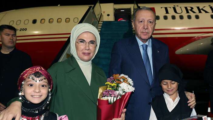 Cumhurbaşkanı Recep Tayyip Erdoğan Rize'de: Çiçeklerle karşılandı!