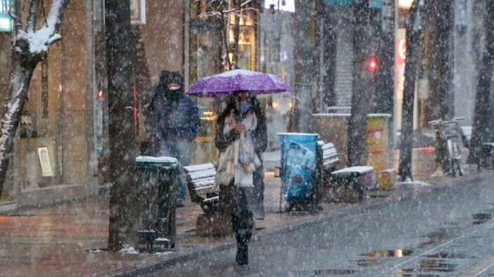 Meteoroloji alarm verdi! Kar ve sağanak aynı anda geliyor: 16 ile sarı kod
