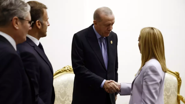 Dünya basını Erdoğan'ın Meloni'ye sigara uyarısını konuşuyor! Geniş yankı buldu!
