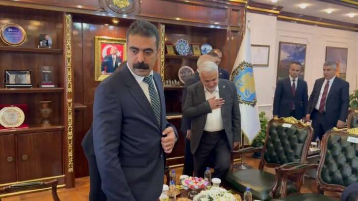 Diyarbakır’da tokalaşma krizi! HÜDA-PAR ve DEM Parti arasında soğuk resepsiyon dikkat çekti