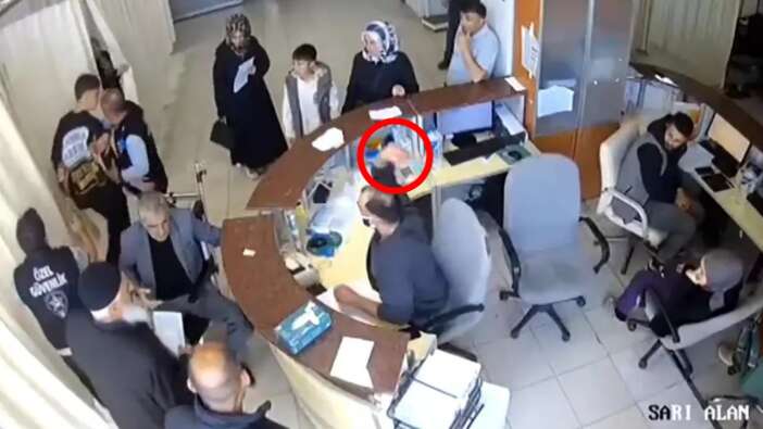 Erzurum’da skandal! Doktor, engelli hastaya “yobaz” diyerek hakaret etti, oğluna kalem fırlattı