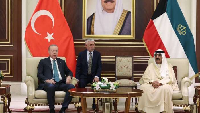 Maskat’ta görkemli karşılama! Resmi törende Cumhurbaşkanı Erdoğan’a 21 pare top atışı ve atlı bando eşlik etti