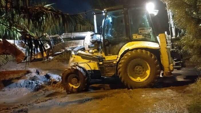 Aydın’da sağanak felaketi: Hayvanlar sele kapıldı, kara yolu çamurla kaplandı