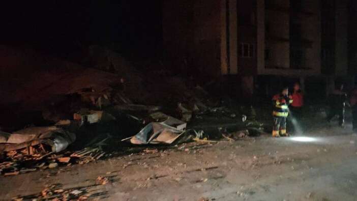 Sındırgı'da yıkılan binalar var! Halk sokağa çıktı!
