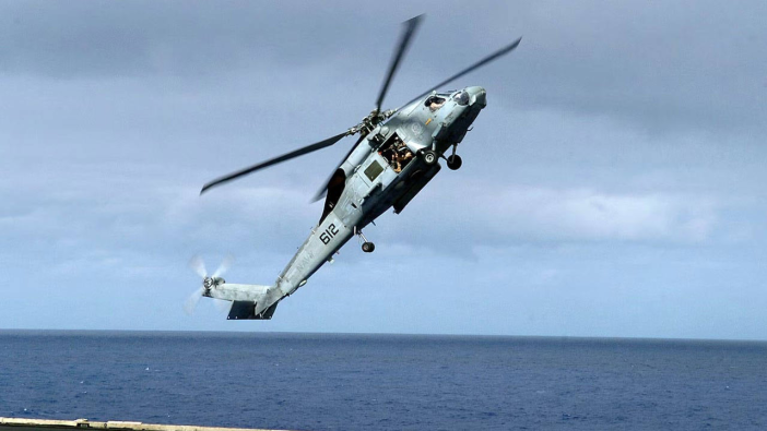 ABD Donanması’nda korkutan kaza: USS Nimitz’ten helikopter ve savaş uçağı düştü