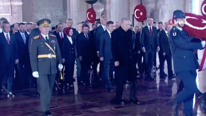 Türkiye Cumhuriyeti 102 yaşında... Cumhurbaşkanı Erdoğan ve devlet erkanı Anıtkabir'de!