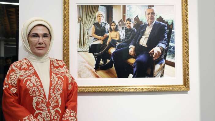 Emine Erdoğan, VakıfBank Sanat Galerisi'nin açılışına katıldı