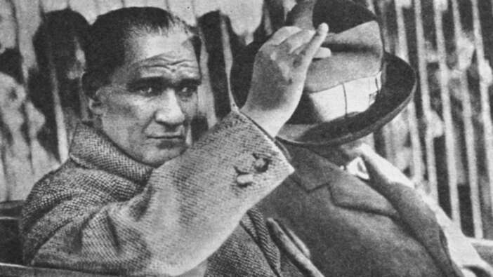 Gazi Mustafa Kemal Atatürk'ün vefatının 87. yılı... Manşetler siyah beyaza büründü! 10 Kasım gazete manşetleri!
