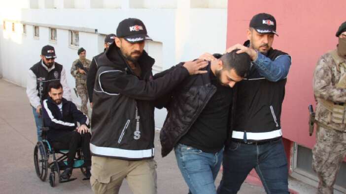 Yurt dışına kaçış hazırlığındaki ‘Bayğaralar'  çetesi' üyeleri polis tuzağıyla yakalandı: 7 şüpheli tutuklandı