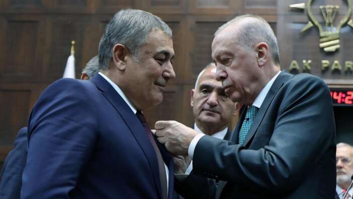 AK Parti'ye katılan Aksu Belediye Başkanı İsa Yıldırım’ın “parti değiştirme” geçmişi sosyal medyada gündem oldu