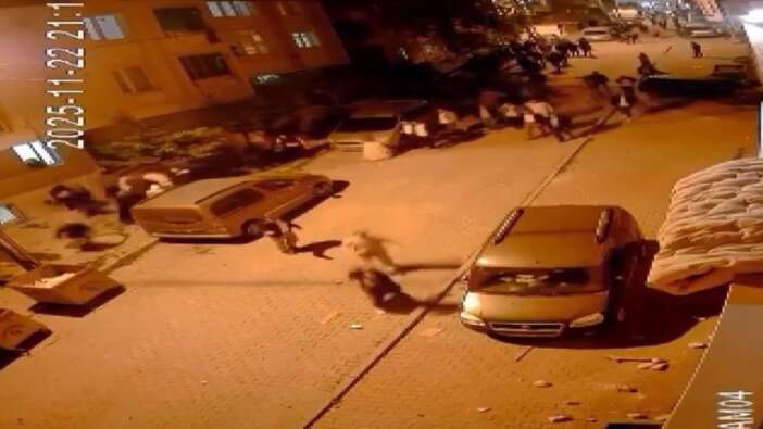 Arnavutköy’de sokak savaşı! Taş ve sopalar havada uçtu, polis havaya ateş açtı