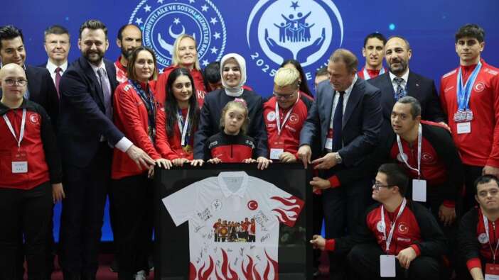 Bakan Göktaş, özel sporcularla bir araya geldi