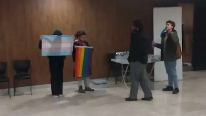 İstanbul Medeniyet Üniversitesi'nde düzenlenen aile temalı etkinliği LGBT destekçisi bir grup bastı