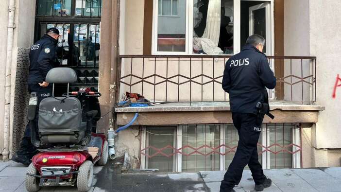 Aksaray'da korku dolu anlar! 5 kişi eve balkondan girip...