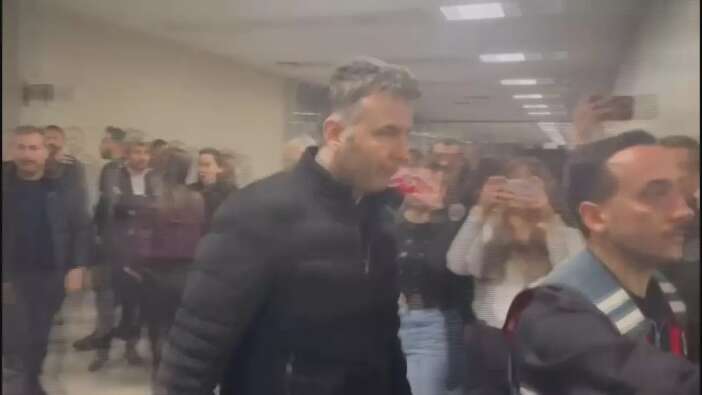 Uyuşturucu soruşturmasında gözaltına alınan gazeteci Mehmet Akif Ersoy dahil 8 kişi adliyeye sevk edildi