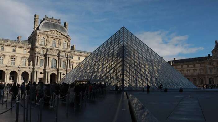 Soyuldu, su bastı, şimdi de... Louvre Müzesi'nde neler oluyor? Çalışanlar 15 Aralık'ta greve gidiyor