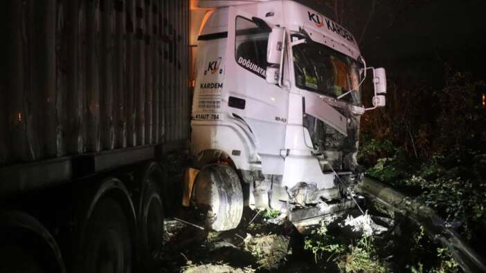 Bilecik yolunda zincirleme kaza: 12 yaralı