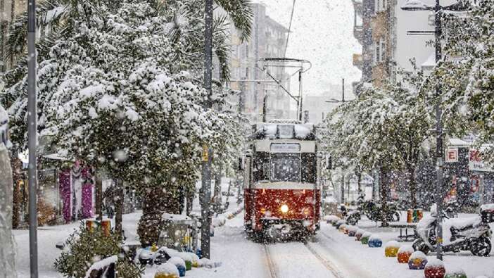 İstanbul’da hava sertleşiyor: AKOM karla karışık yağmur için gün verdi