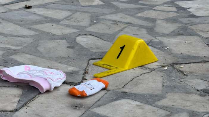 Diyarbakır’da dehşet! Anne 2 aylık bebeğini 4’üncü kattan atarak öldürdü: Geride beresi, eldiveni kaldı...