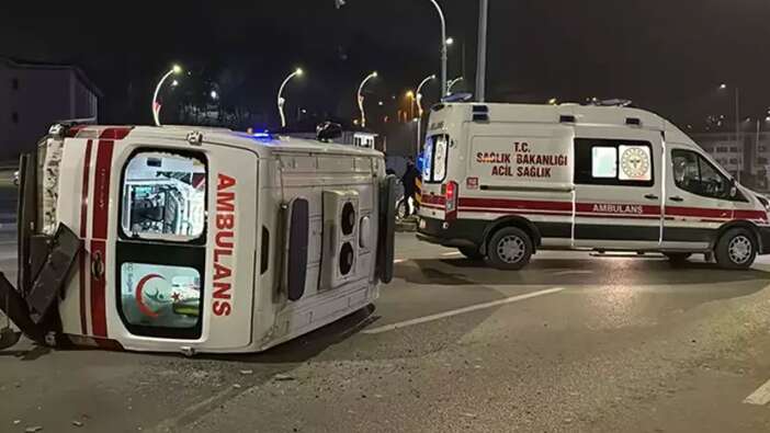 Karabük'te feci kaza: 3 sağlık personeli yaralandı