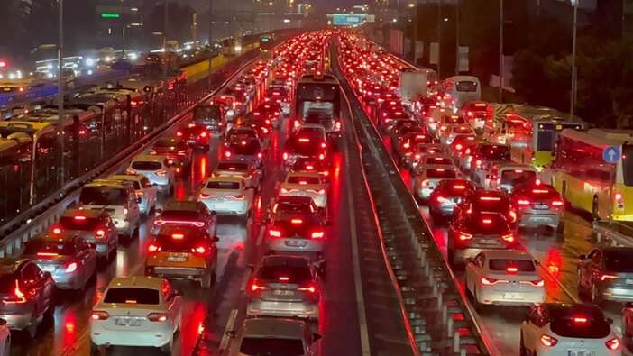 İstanbul'da trafik yoğunluğu yüzde 90'a ulaştı