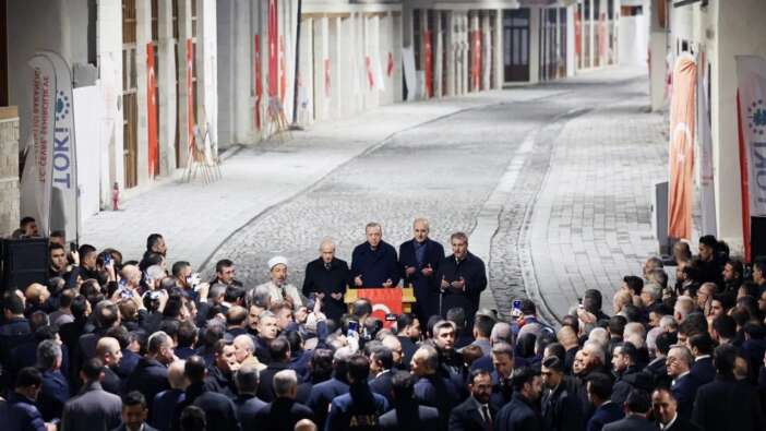 Cumhurbaşkanı Recep Tayyip Erdoğan, Hatay'ın cazibe merkezi olan Kurtuluş Caddesi'ni yeniden ışıklandırdı