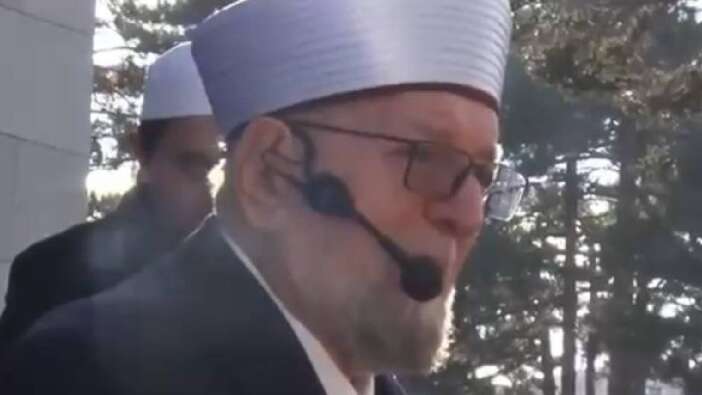 Eski Diyanet Başkan Yardımcısı Necmettin Nursaçan eşini son yolculuğuna uğurladı: Gözyaşları yürekleri dağladı