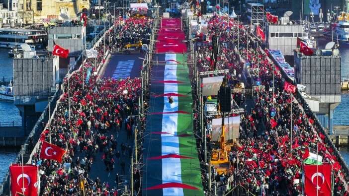Galata Köprüsü'nde Filistin için tarihi buluşma! Büyük Gazze Yürüyüşü başladı... SuperHaber olarak alandayız!