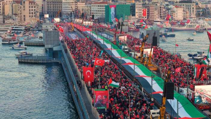 Türkiye susmadı, Gazze'yi unutmadı! Galata'daki tarihi buluşma manşetlerde...