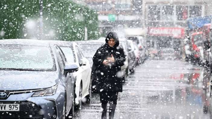 Buz ve kar Türkiye’yi sardı... 56 ilde okullar eğitime ara verdi! İşte tatil olan o bölgeler