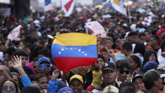 Maduro kaçırıldı, Venezuelalılar ABD’ye karşı sokaklara döküldü: “Vatan satılık değil!..."