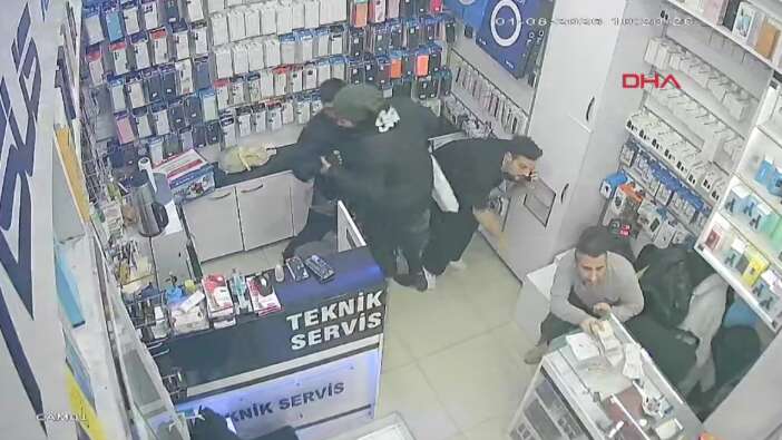 Doğubank İş Hanı’nda silahlı çatışma: Vatandaşlar iş yerlerine sığındı! İşte o anlar...