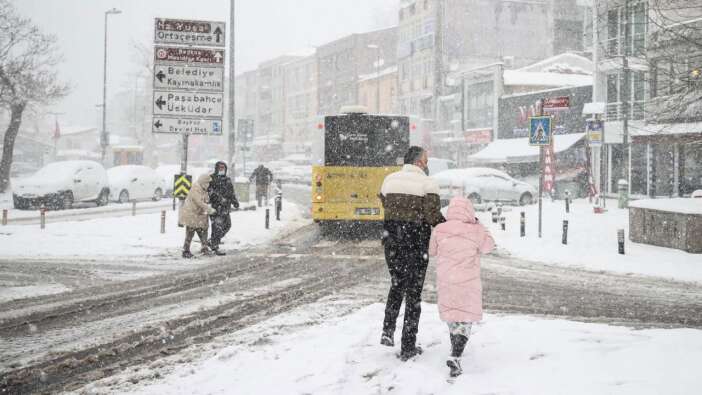 İstanbul'da kar yağışı ne kadar sürecek? Kaç saat sürecek?