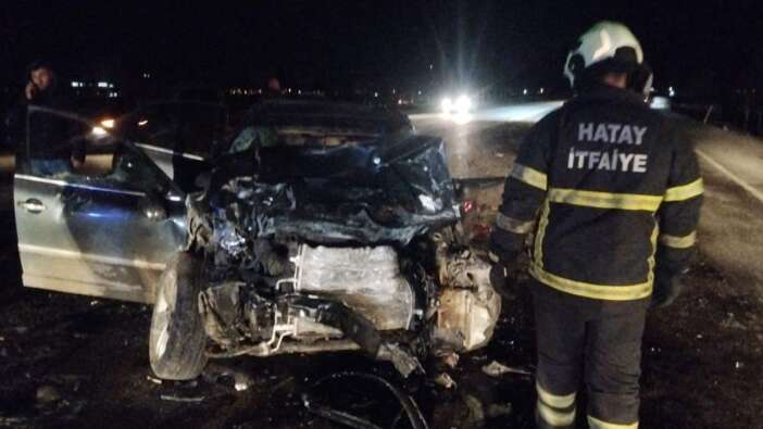 Otomobil ile minibüs kafa kafaya çarpıştı: Ölü ve yaralılar var