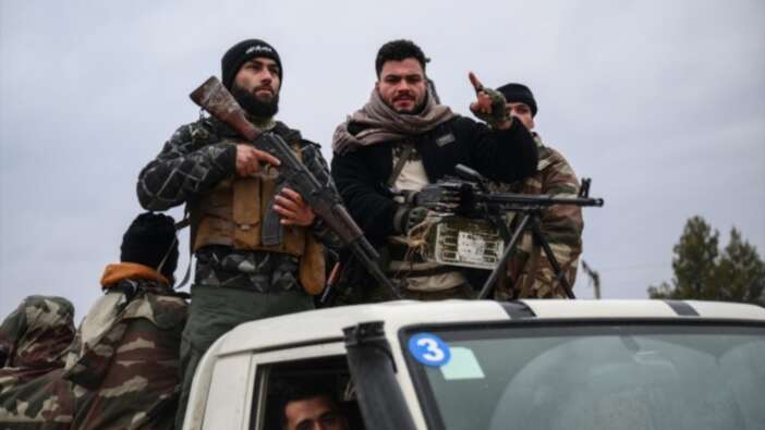 Suriye ordusu Fırat’ın batısında alanı genişletiyor: Deyr Hafir ve Meskene alındı, Tabka yönünde ilerleyiş başladı!