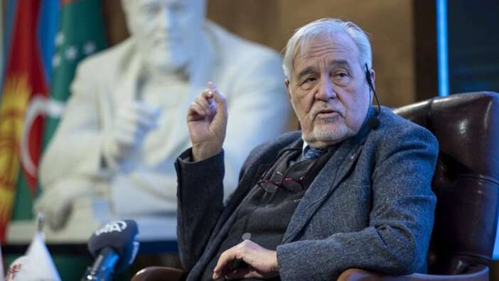 İlber Ortaylı bayrak provokasyonuna ateş püskürdü: 'Bayrak inmez, Türkiye'de yapılacak en son şey bu!'