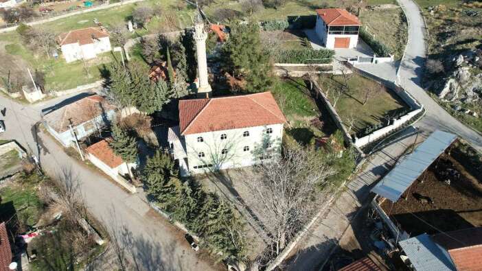 25 yıllık camiyi satışa çıkardılar! Köylüler sebebini duyunca isyan etti
