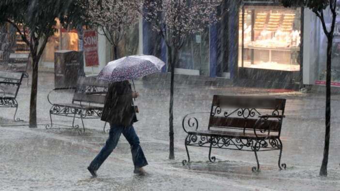 Meteoroloji ve AKOM'dan peş peşe uyarılar! İstanbul'a kar geliyor, 60 ile sarı kodlu uyarı...