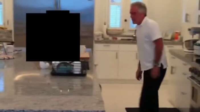 Jeffrey Epstein'in küçük kızları kovaladığı görüntüler