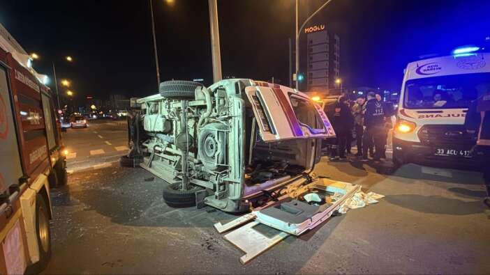 Mersin'de ambulansla cipin karıştığı kazada 5 kişi yaralandı