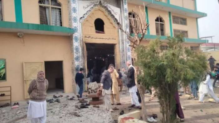 Son Dakika | Pakistan'da cuma vakti camiye kanlı saldırı: En az 10 ölü ve yaralı var!