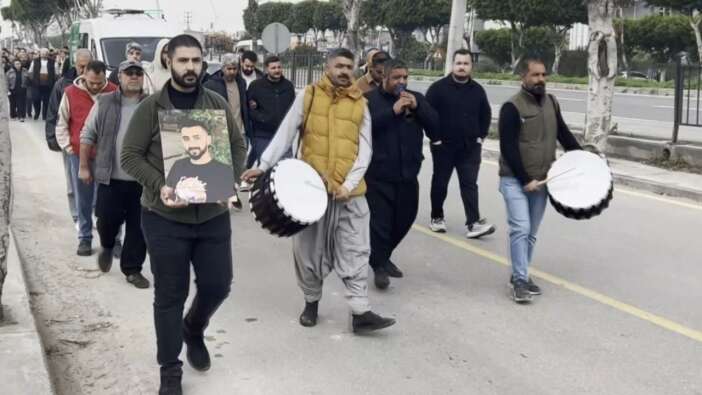 Mersin'deki kazada ölen genç, davul zurna ile defnedildi